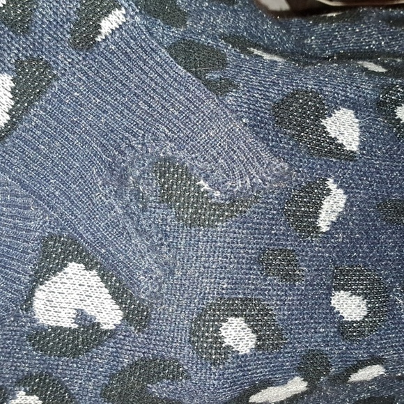 Buckle Free Generation Women's Blue Leopard Print Sweater Size Medium - Picture 5 of 12